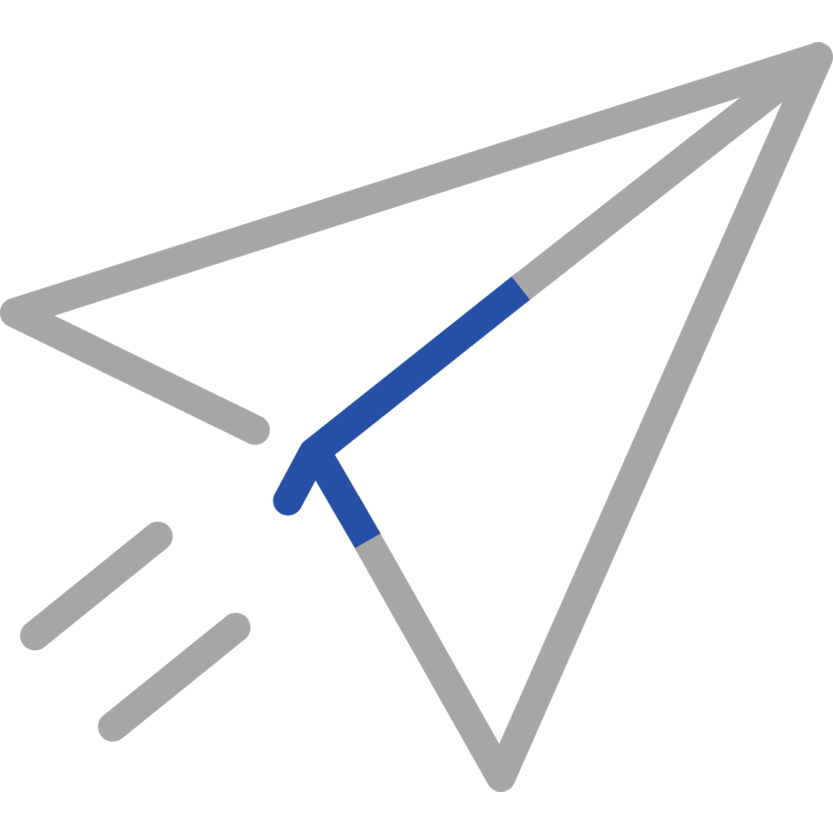 Liniengrafik eines Papierfliegers in Grau mit blauen Akzenten auf der Mittelachse, dazu zwei kurze Striche als Bewegungsangabe. Die Grafik ist freigestellt auf transparentem Hintergrund.